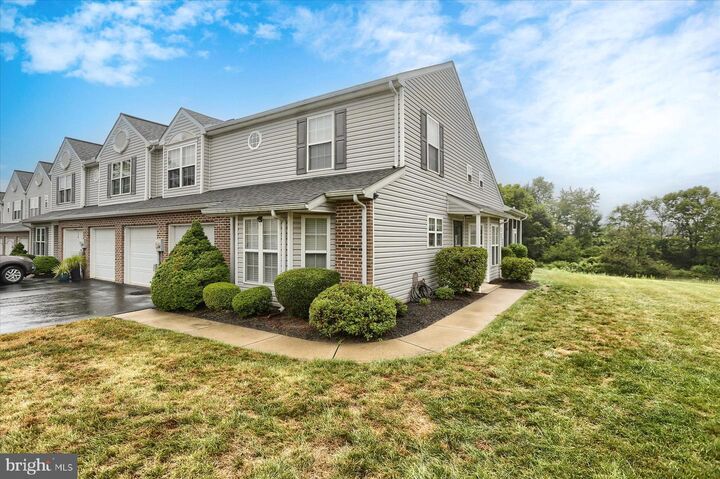 Property Photo: 138 Kestrel Court PA 17036