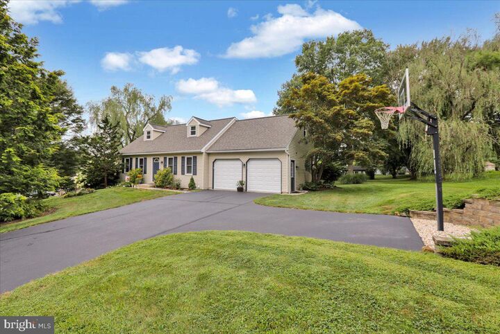 275 Persimmon Lane  Elizabethtown PA 17022 photo