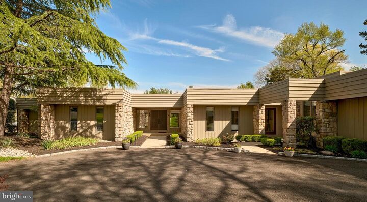 Property Photo:  860 Dukes Drive  PA 19067 