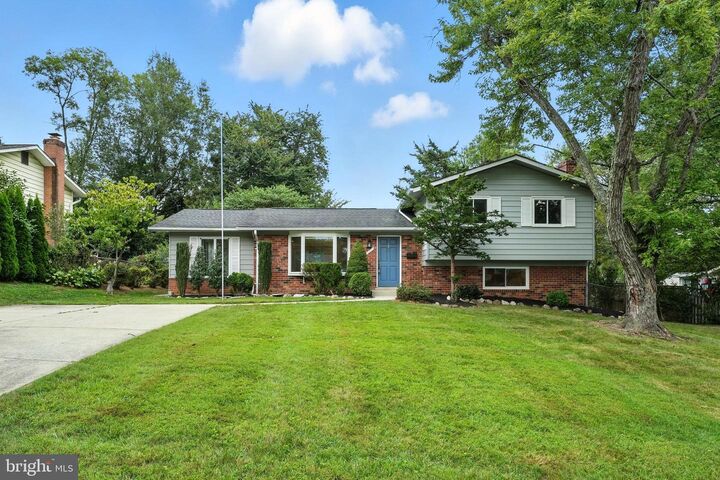 5011 Roslyn Road  Annandale VA 22003 photo