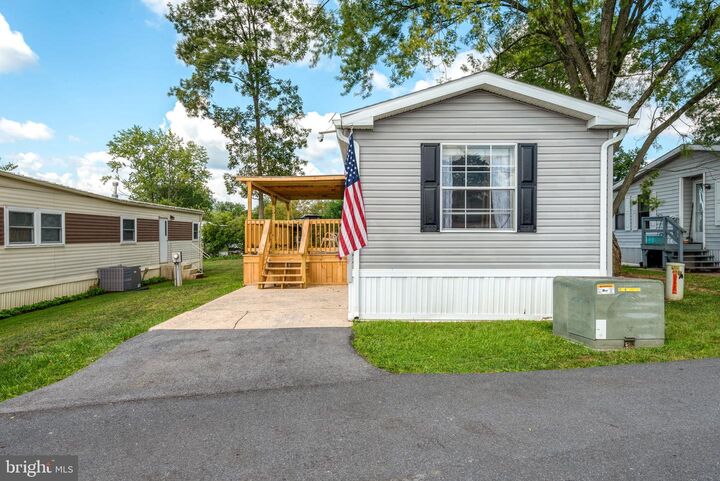 Property Photo:  4 Oak Knoll Est.  PA 17022 