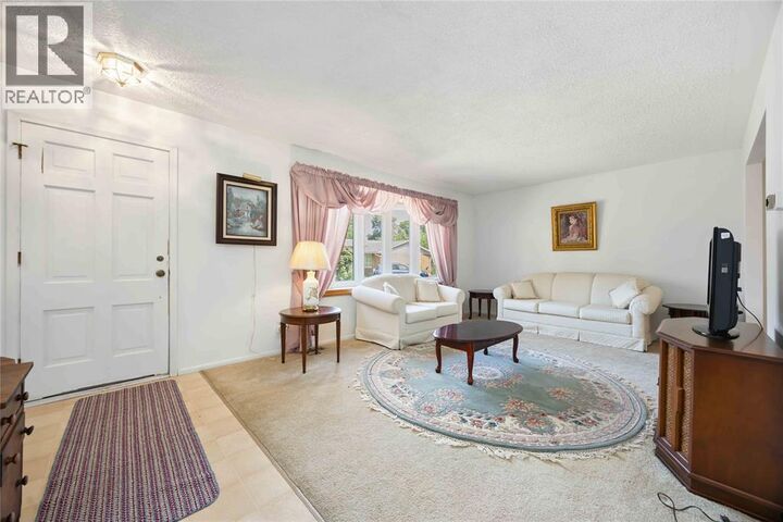 Property Photo: 907 Assiniboine Crescent ON N7T 7N7