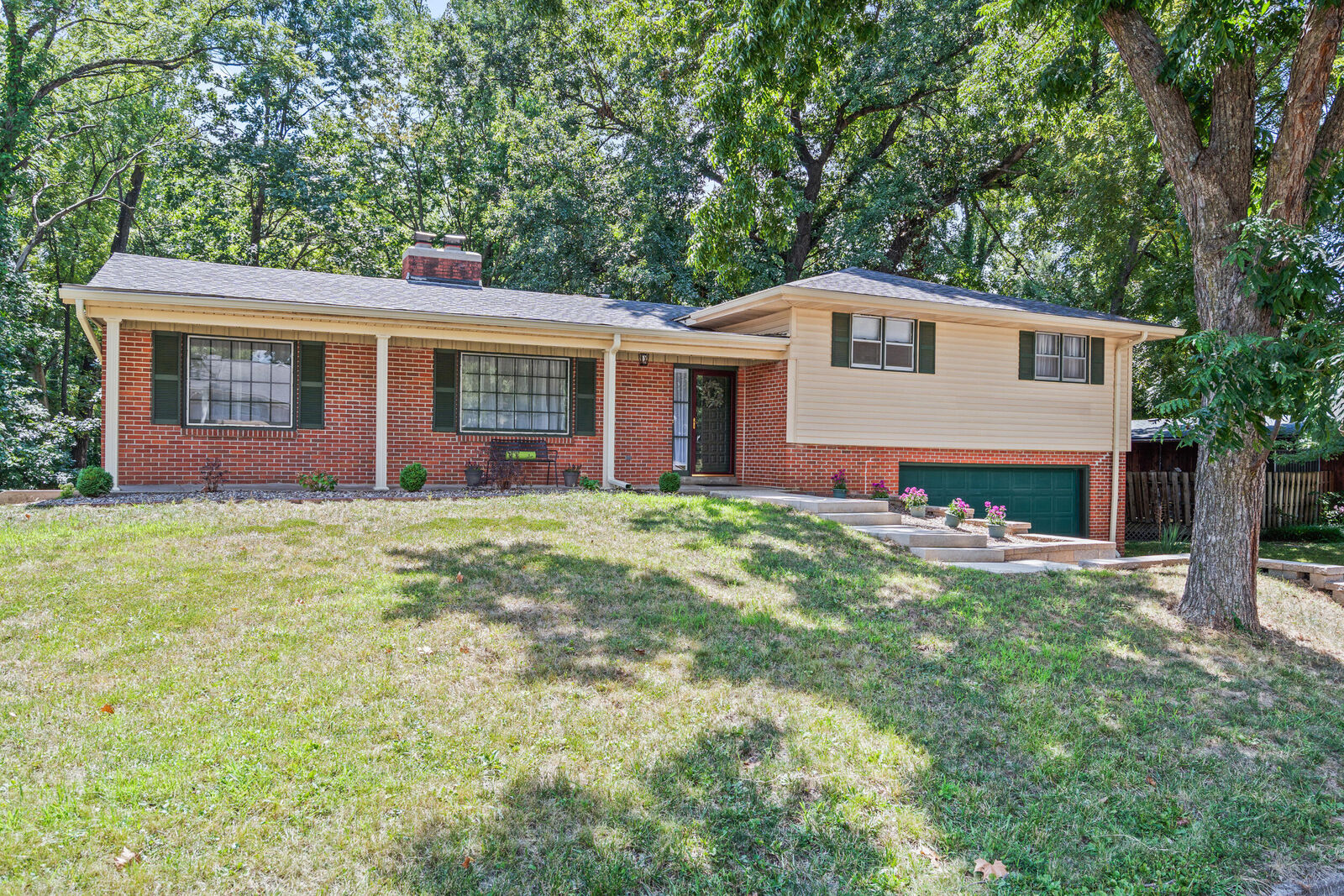 Property Photo: 2643 Sue Dr MO 65109