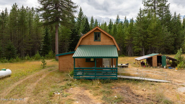 Property Photo:  404 Hopkins Rd  ID 83864 