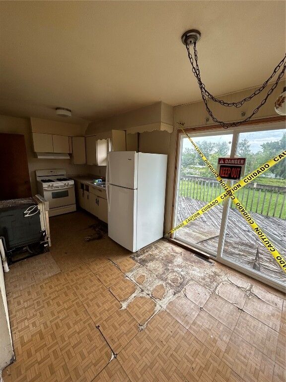 Property Photo: 3713 Rogers Road NW IA 52405
