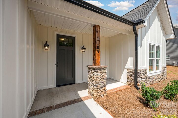 Property Photo:  1105 Rudder Circle  NC 28146 