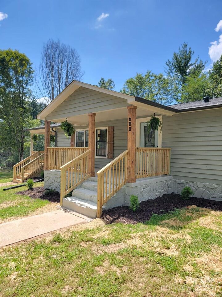 Property Photo:  600 Pine Run Road  NC 28777 