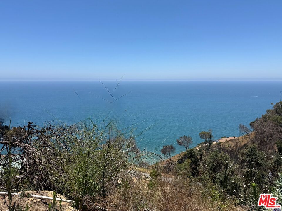 Property Photo:  20540 Pinnacle Way  CA 90265 