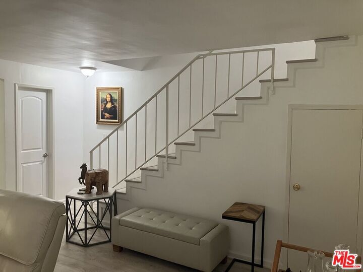 Property Photo: 20158 Cohasset St CA 91306