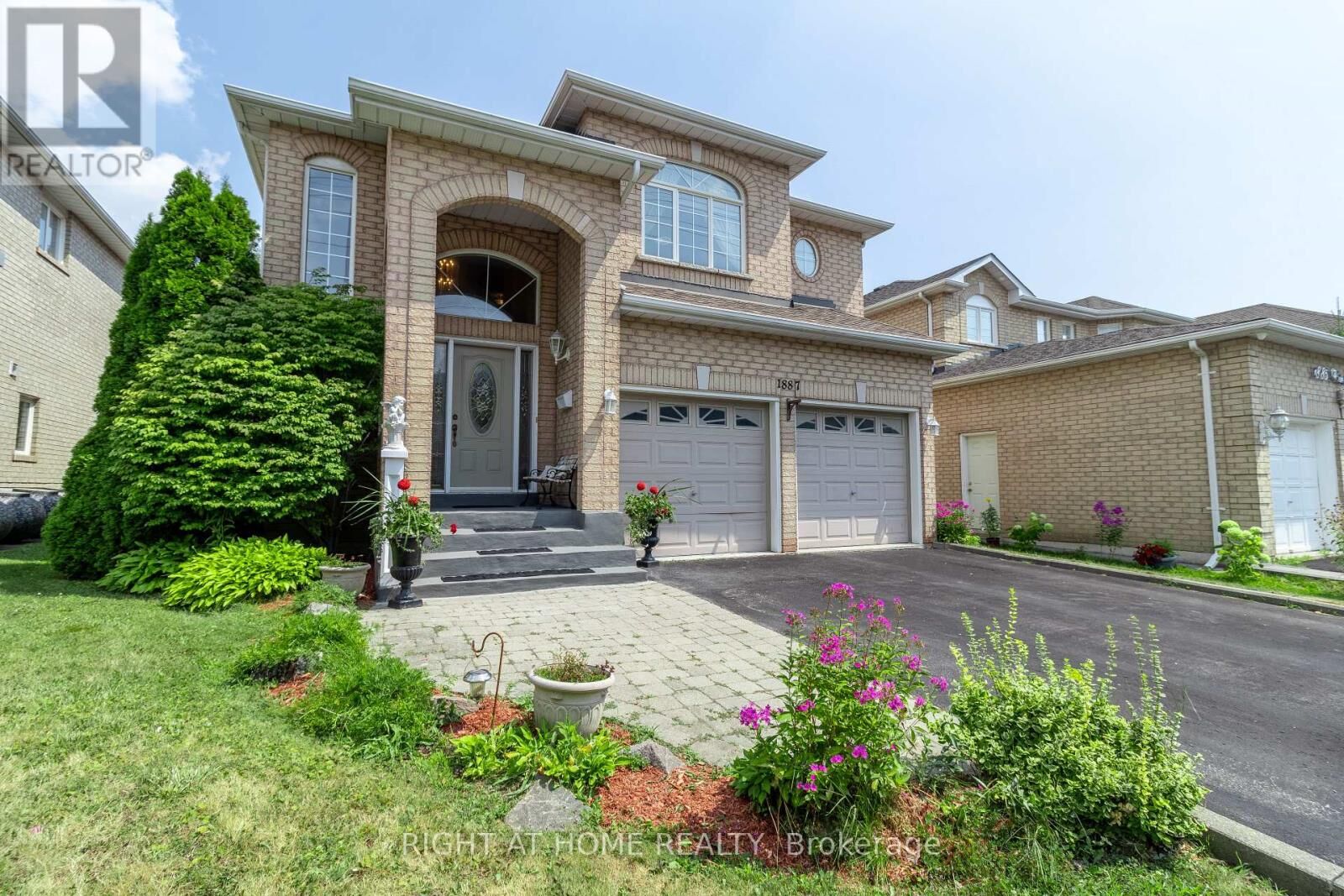 Property Photo: 1887 Fairport Road ON L1V 1T5