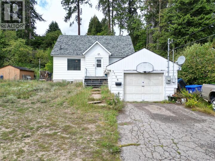 Property Photo: 2508 Columbia Avenue BC V1N 2X5
