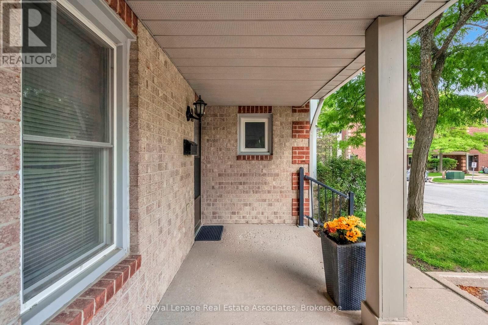 Property Photo: 119 D'Ambrosio Drive 2 ON L4N 7R7