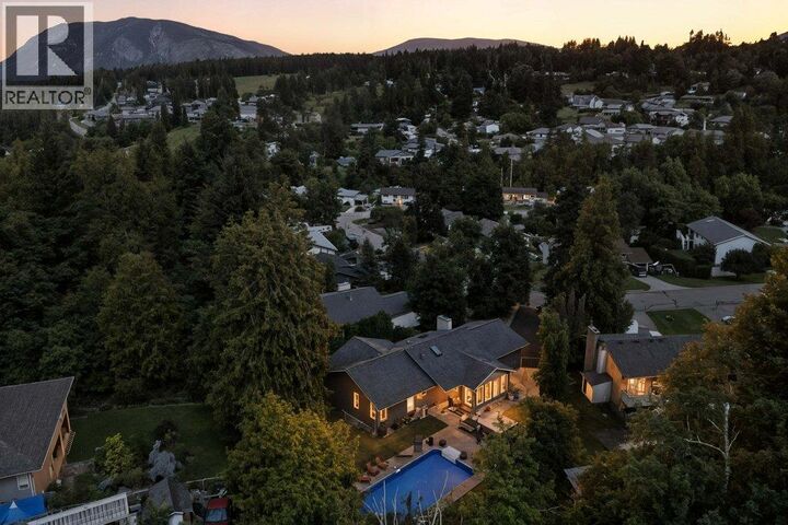 2131 21 Street Northeast  Salmon Arm BC V1E 3E4 photo