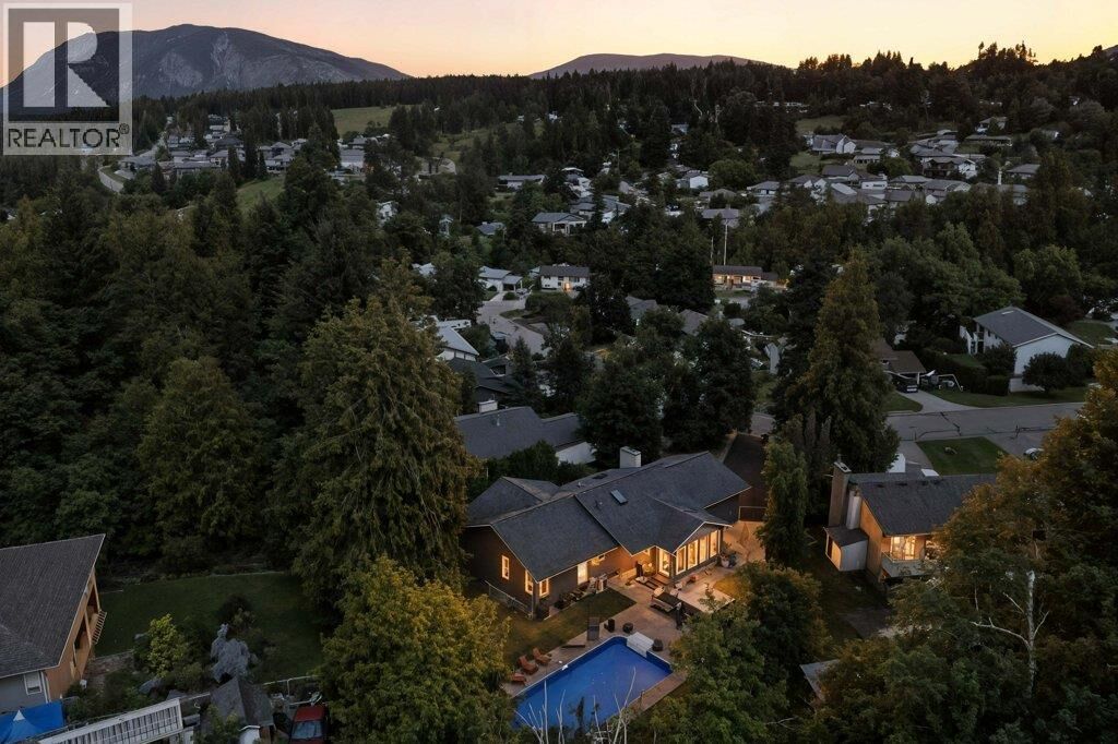 Photo de la propriété:  2131 21 Street Northeast  BC V1E 3E4