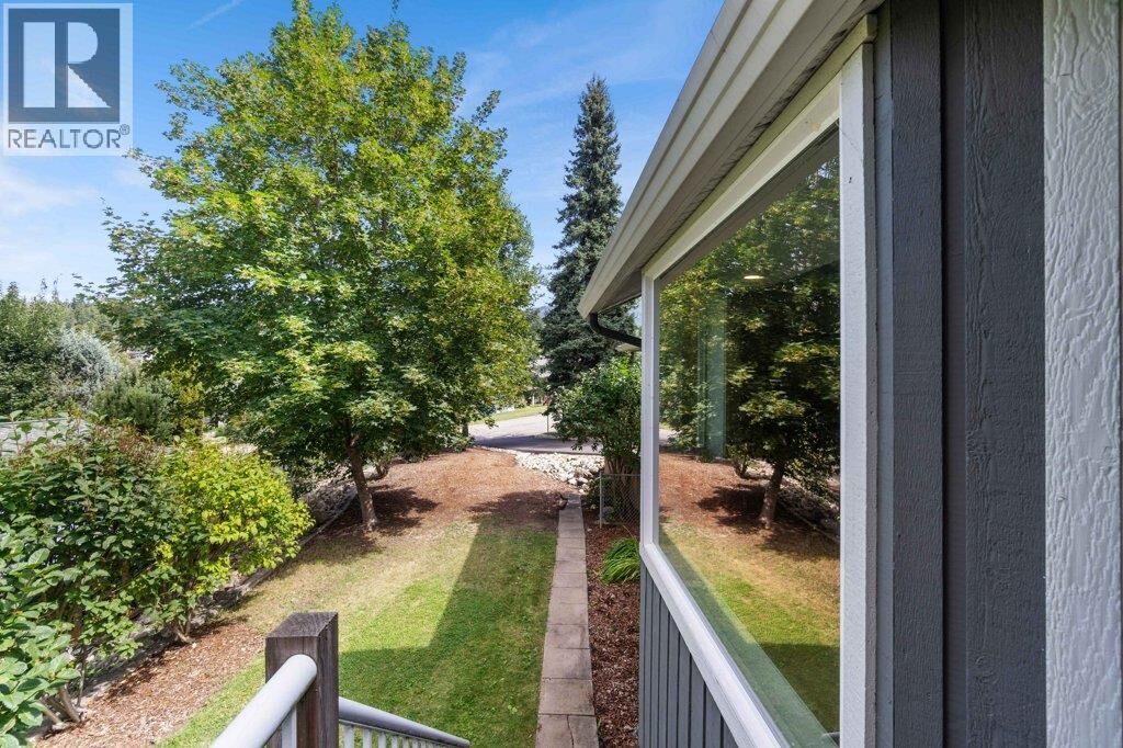 Property Photo:  2131 21 Street Northeast  BC V1E 3E4 