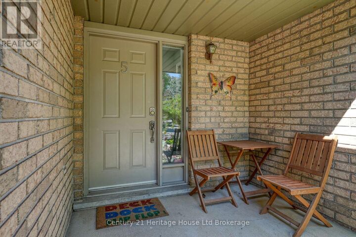 Property Photo:  5 Mohican Drive  ON N4T 1H4 