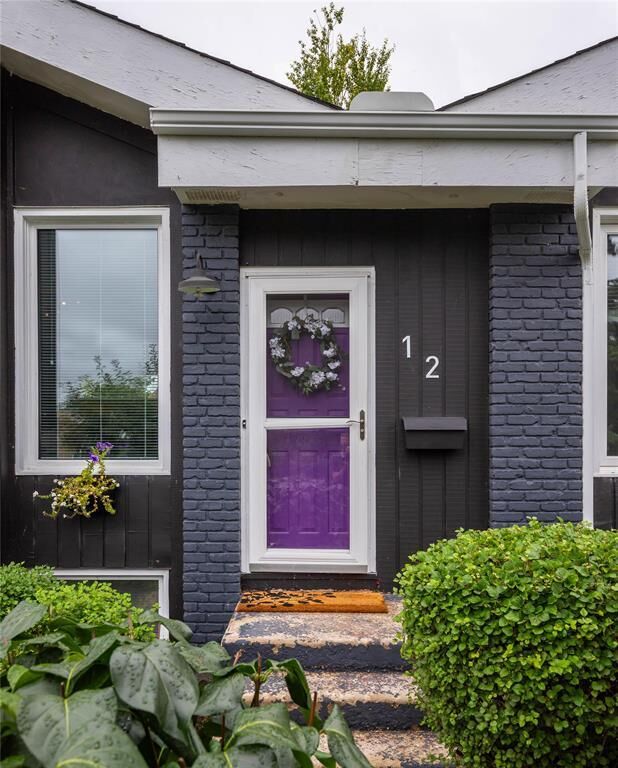 Property Photo:  12 Marlyn Place  MB R2P 2A6 