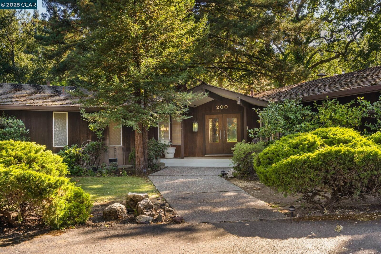 Property Photo:  200 Lark Ln  CA 94507 