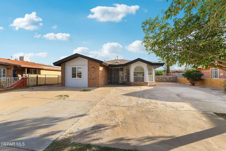 Property Photo: 8433 Independence Drive TX 79907