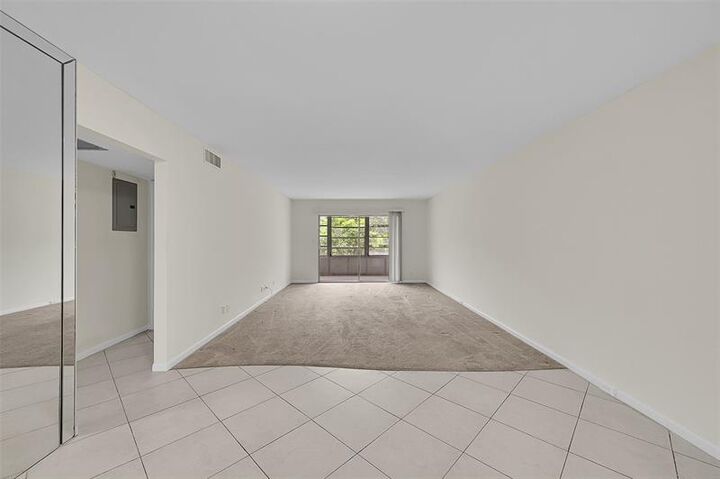 Property Photo:  2402 Antigua Cir C3  FL 33066 