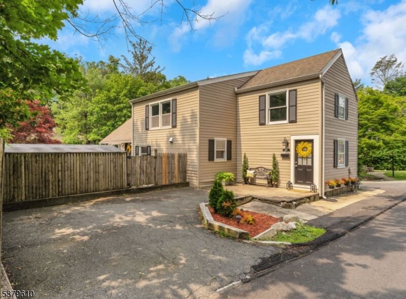 Property Photo:  88 Stanhope Rd  NJ 07871 