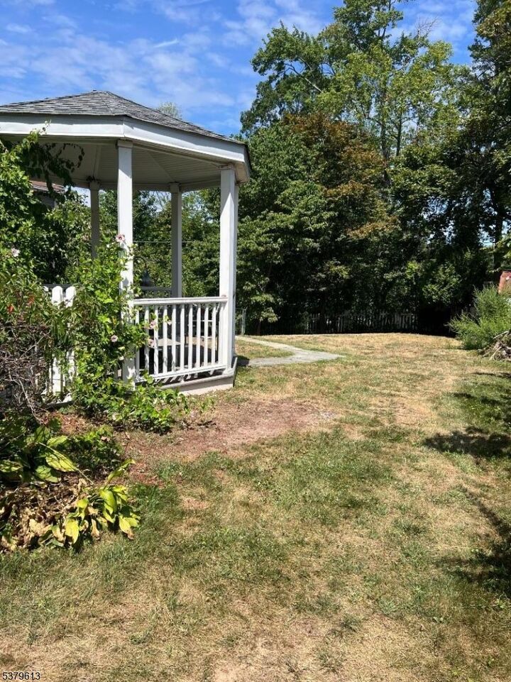 Property Photo: 7 Wildrose Rd NJ 07438
