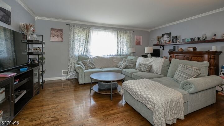 Property Photo:  5 Wolfe Dr  NJ 07465 