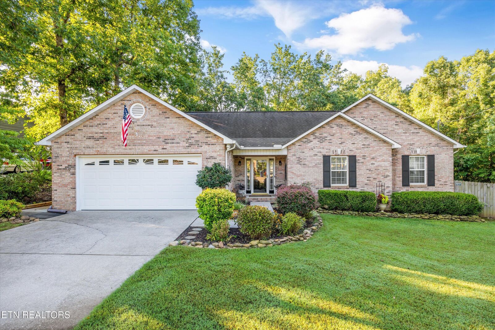 Property Photo: 3220 Roanoke Circle TN 37920