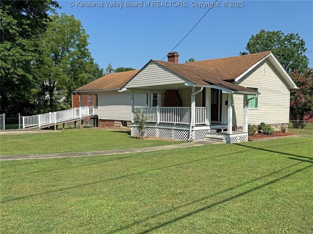 Property Photo:  825 Poplar Street  WV 25177 