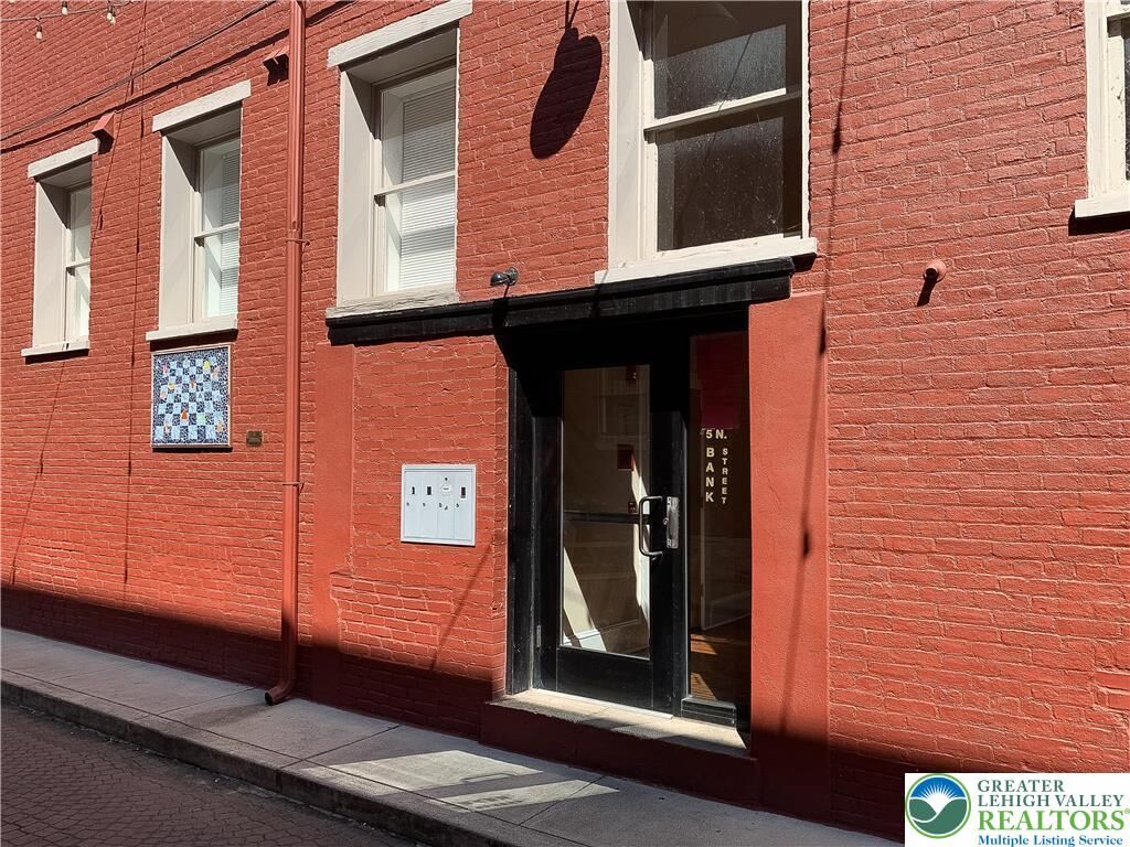 Property Photo:  5 N Bank Street 6  PA 18042 