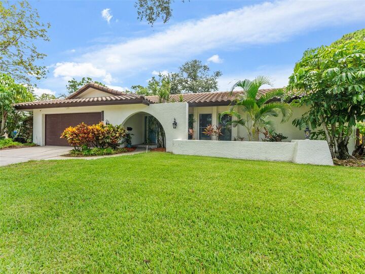 Property Photo: 7220 Sunshine Drive S FL 33705