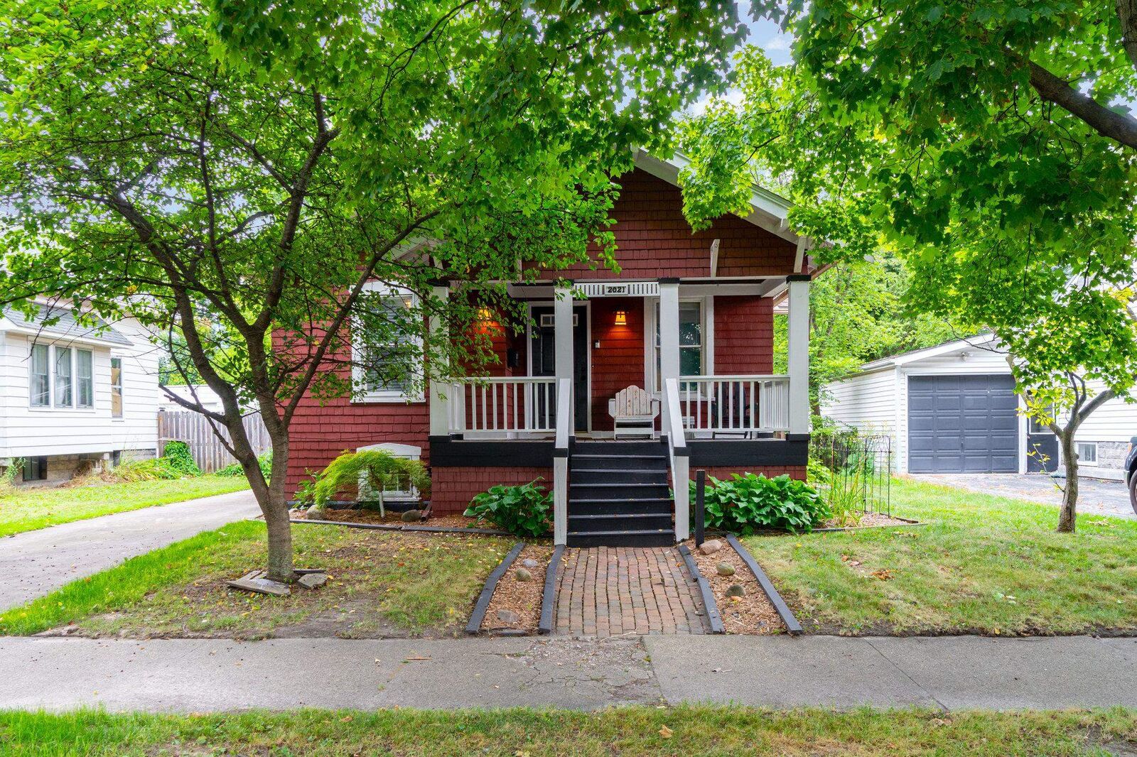 Property Photo:  2021 7th Street  MI 48708-6789 