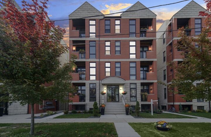 Property Photo:  4226 S Ellis Avenue 2S  IL 60653 