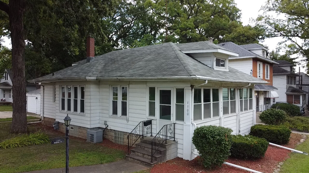 Property Photo:  1100 Richards Street  IL 60433 