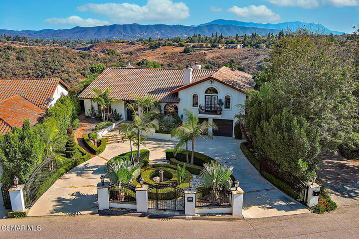 Property Photo:  1832 Calle Salto  CA 91360