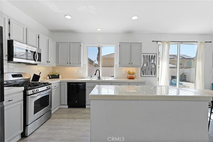 Property Photo:  1391 Museo Way  CA 92570