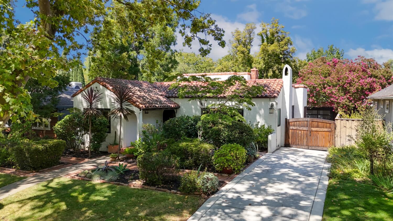 Property Photo:  4233 U Street  CA 95817 