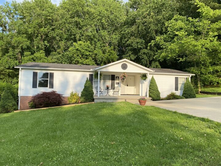 1001 Chris Dr  Portland TN 37148 photo