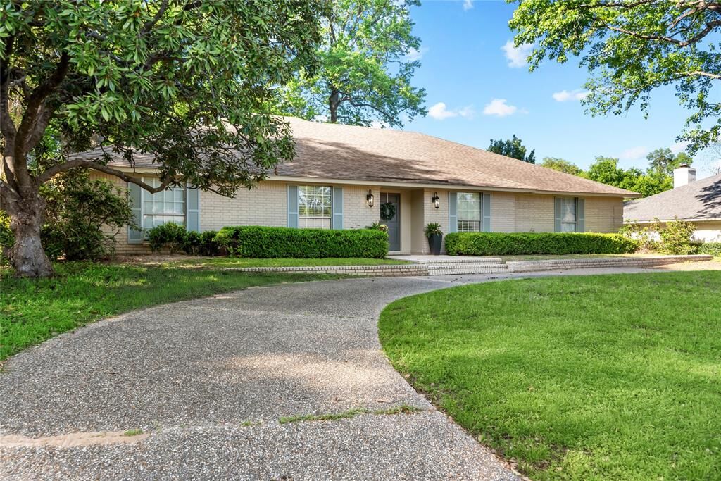 Property Photo: 8621 Rampart Place LA 71106