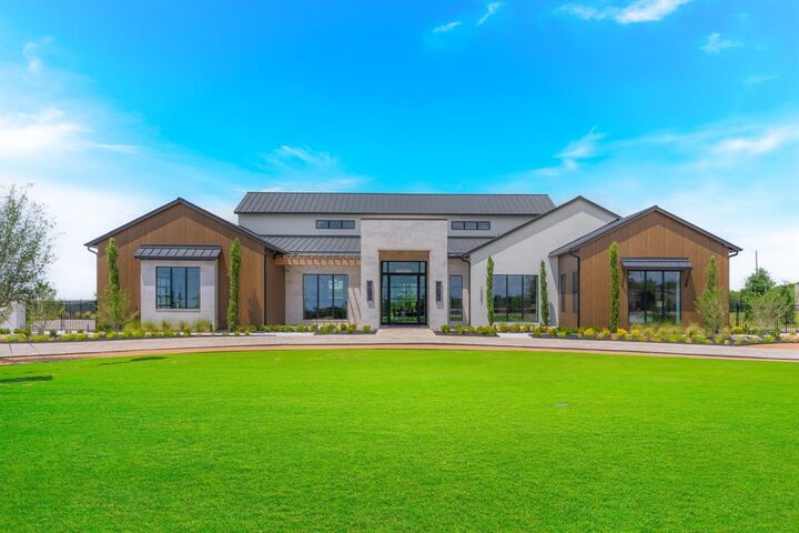 Property Photo: 10501 Fleming Pointe Drive TX 76179