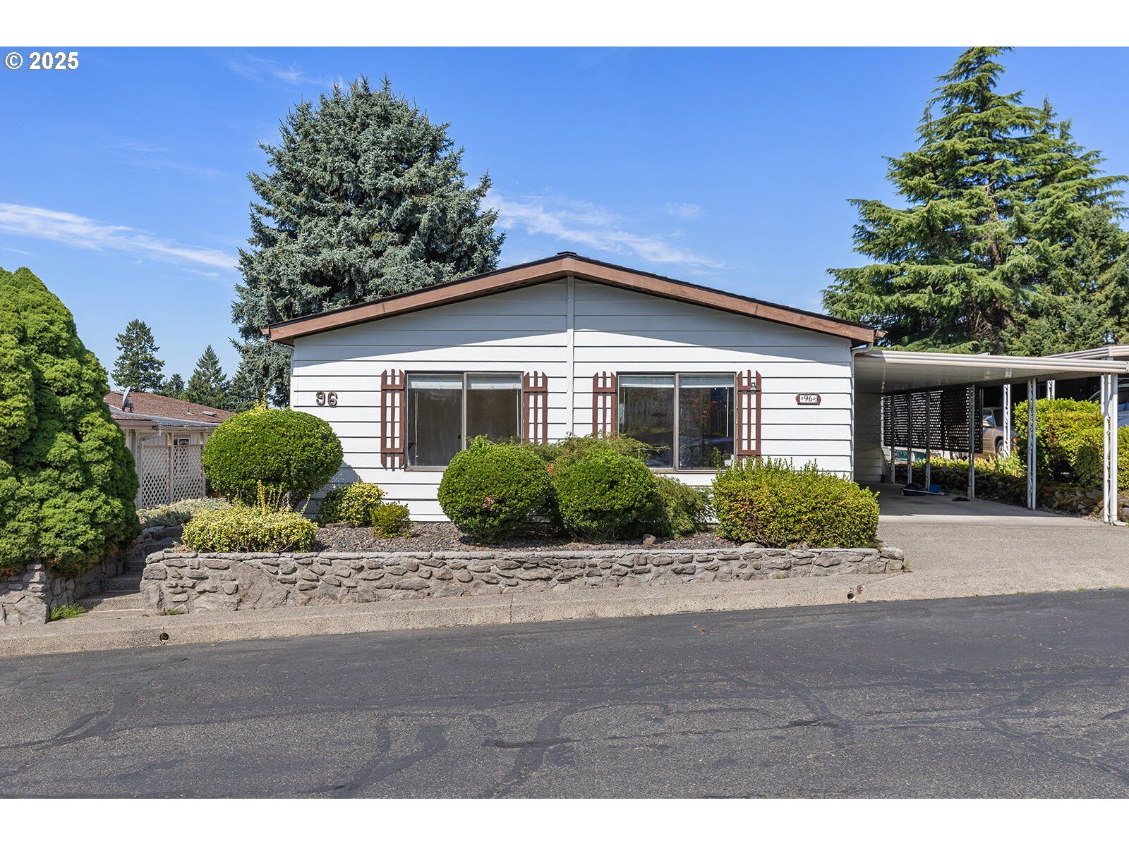 Property Photo: 17401 SE 39th St #96 WA 98683