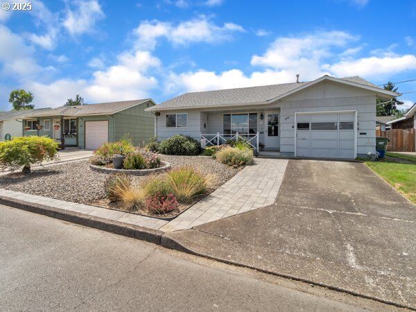 Property Photo:  1841 Umpqua Rd  OR 97071 