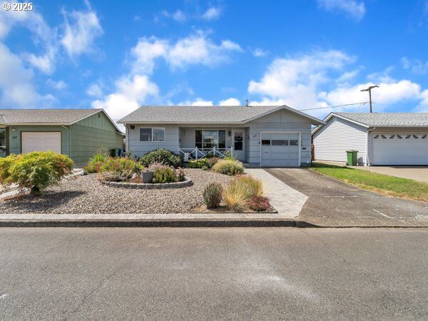Property Photo: 1841 Umpqua Rd OR 97071
