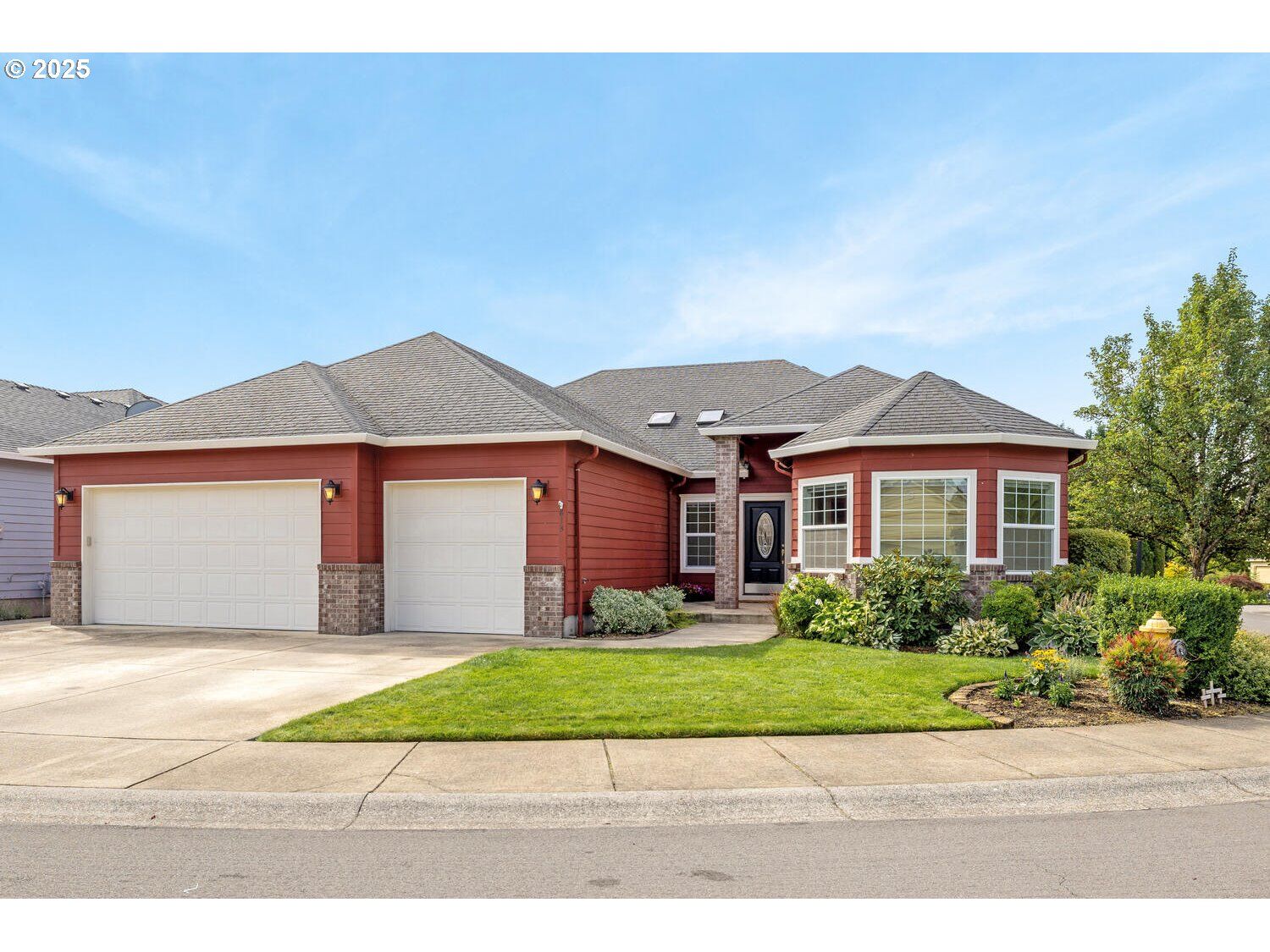 Property Photo:  813 NW 151st St  WA 98685 