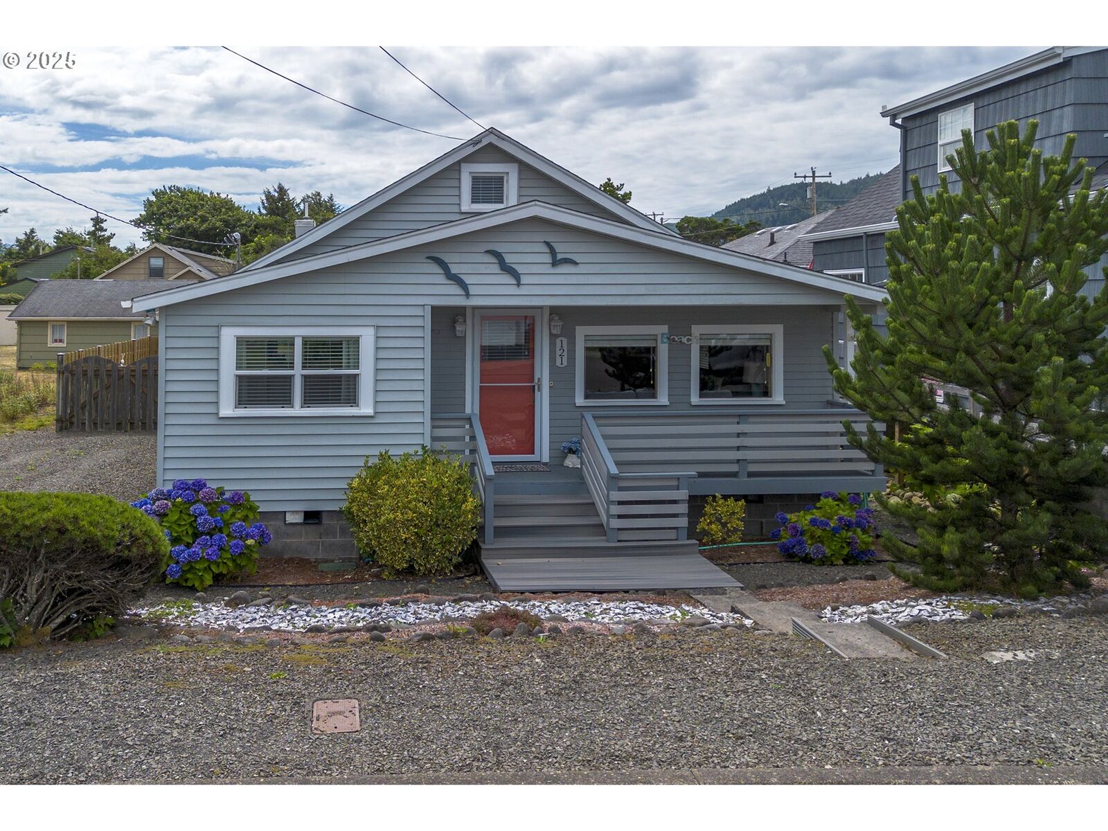 Property Photo: 121 Avenue S OR 97138