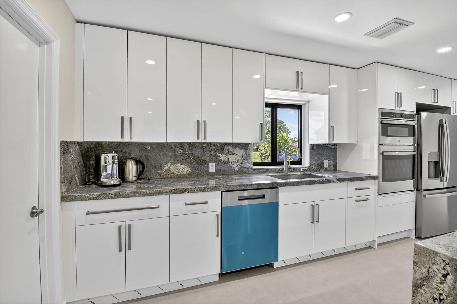 Property Photo: 6251 Hitchin Post Way FL 33484
