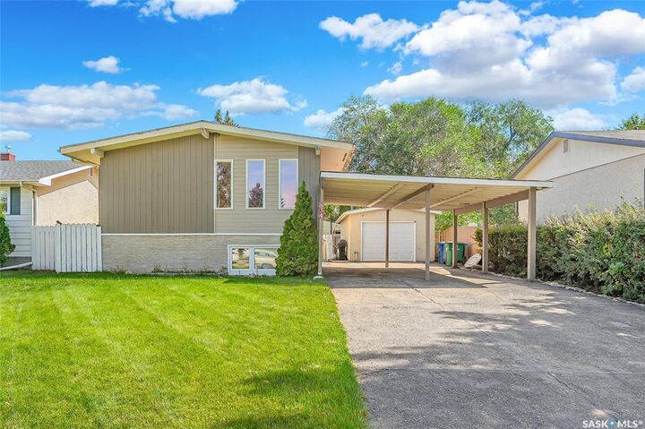 834 Marr Avenue  Saskatoon SK S7L 3Z5 photo