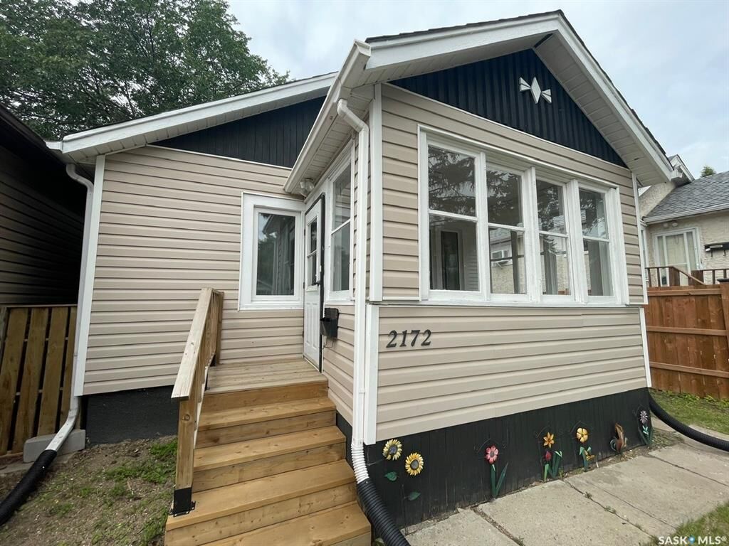 Property Photo:  2172 Wallace Street  SK S4N 4A5 