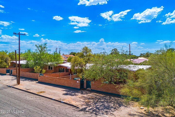 Property Photo:  1619 N Camilla Boulevard  AZ 85719 