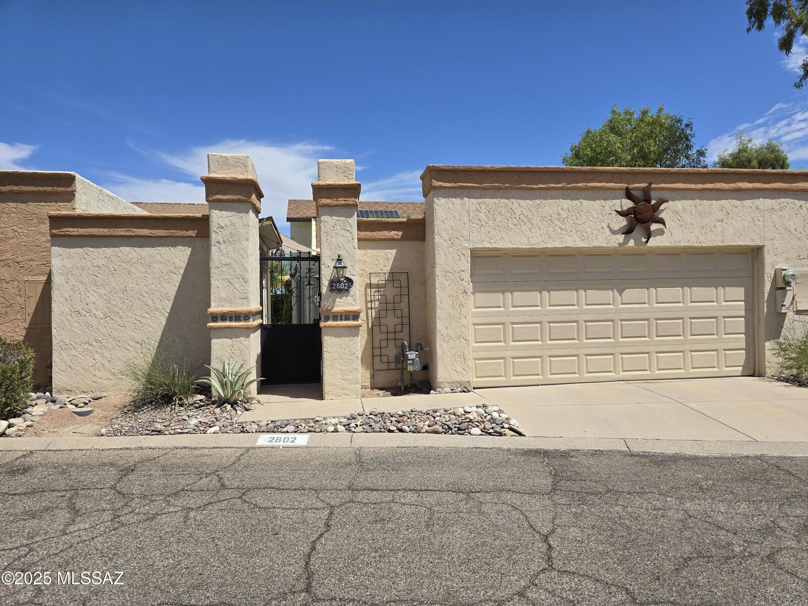 Property Photo:  2802 W Carnation Place  AZ 85745 